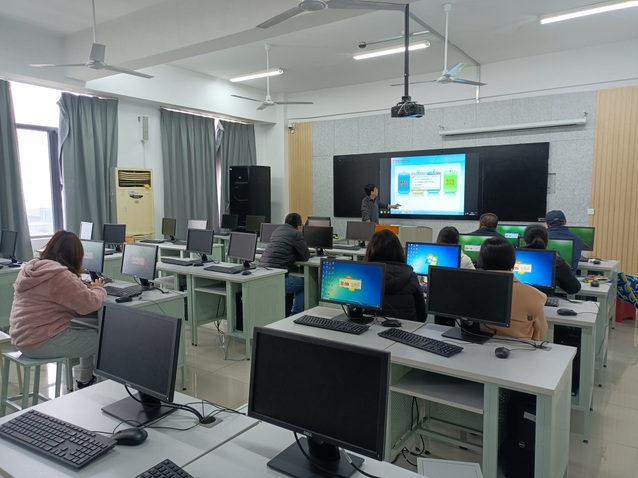 由教研室主任张月老师进行总结,对"三新"说课教师态度端正,教学设计